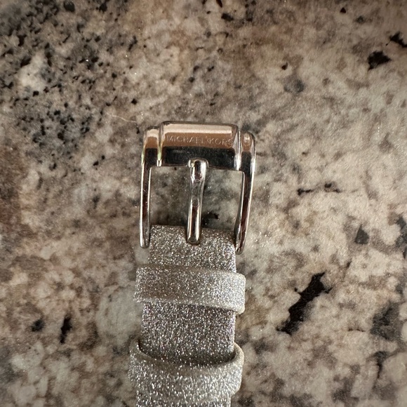 Michael Kors analog watch with glitter band - Picture 6 of 7